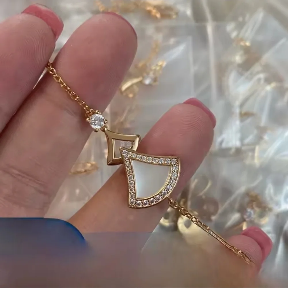Elegant Pose Gold and White Bracelet